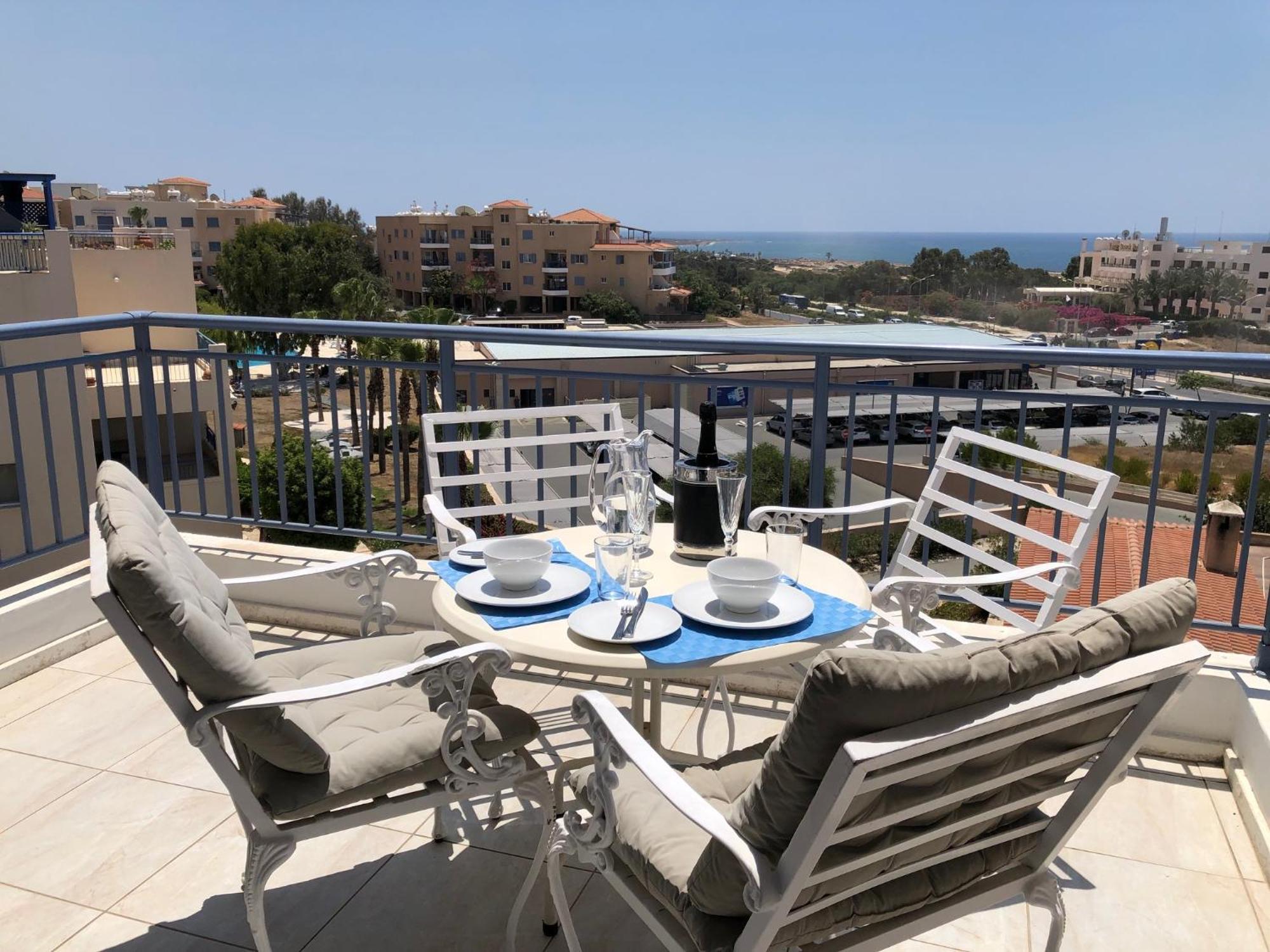 Kings Palace - Modern Penthouse With Incredible Sea Views 파포스 외부 사진