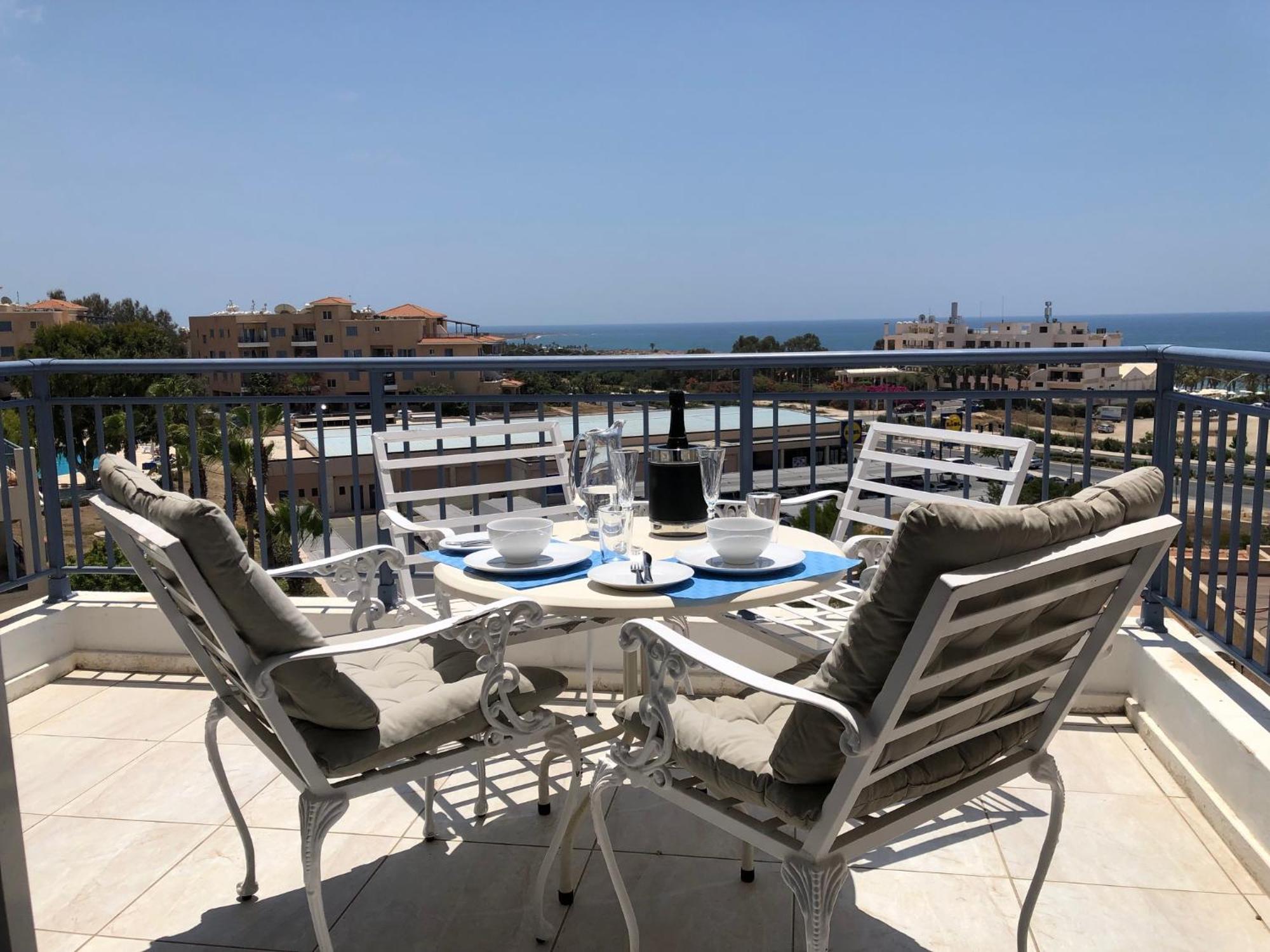 Kings Palace - Modern Penthouse With Incredible Sea Views 파포스 외부 사진