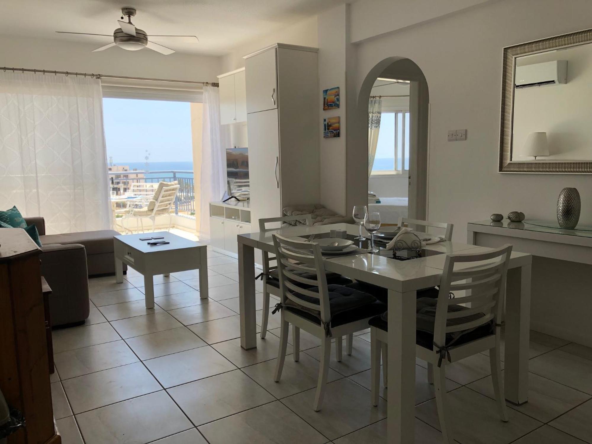 Kings Palace - Modern Penthouse With Incredible Sea Views 파포스 외부 사진
