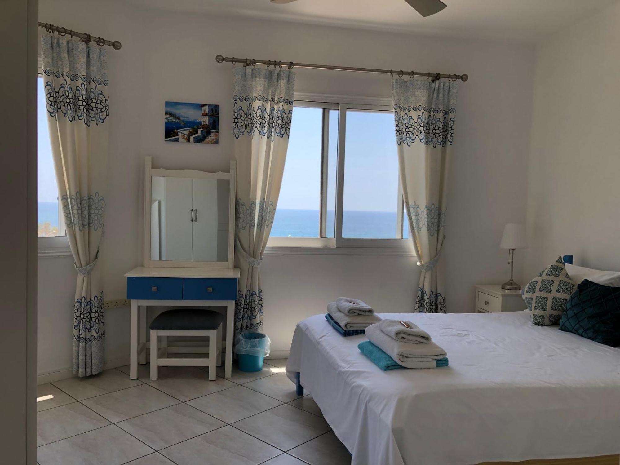Kings Palace - Modern Penthouse With Incredible Sea Views 파포스 외부 사진